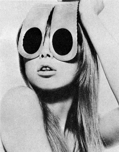 Elitropia's profile picture. La fille qui danse avec le soleil, elle aime les sixties.