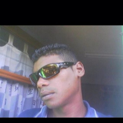 bins974's profile picture. 