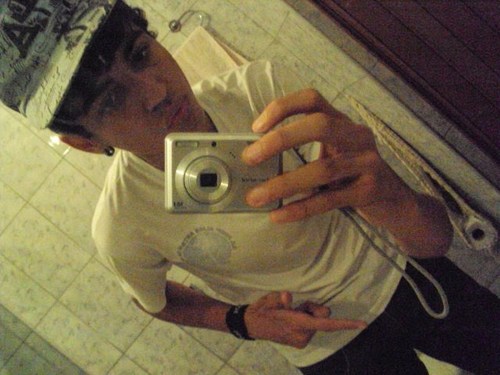 Eu Não Tenhu Tudo Que Eu Amo , Mais Amo Tudo Que Eu Tenhu 
http://t.co/LxdfwLN7zq