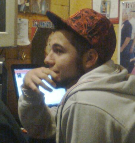 Lo mio es crear no destruir, lo mio es cantar y contar (y al dolor lo excluyo). Lo mio es regalar, recibir (lo mio es tuyo).
MC-X