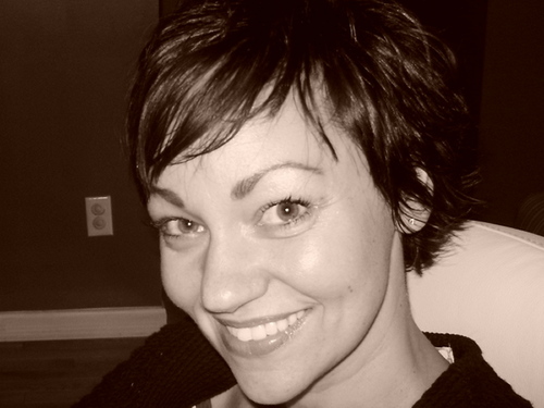 tenakim's profile picture. I have a headache and I like to cuss