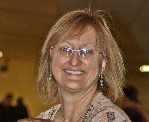 Suesal5's profile picture. Mom, part time library