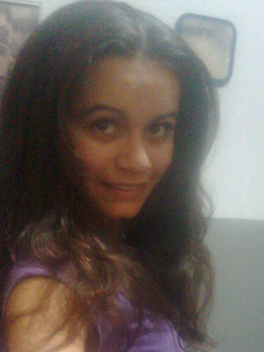 tenho 18 anos,sou corinthiana,sou legal;sincera;amiga;amo minha familia;meus sobrinhos sao fofos.to namorando o marcos.adc meu face