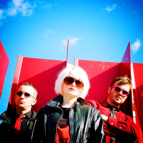 THEBENWAHS's profile picture. #Female fronted, 3piece #Punk. Hailed as Blondie&Ramones lovechild. Played on HOLLYOAKS. Playing w/ RANCID in 2012. http://t.co/mFMxNKphgL