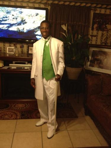 ayee im jus kool laid baq dude partyin like it ain no tomora #TEAMSENIOR
#TeamGentleman
#baseball
#football
#TEAMWAVES
