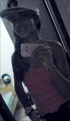 Eu sou uma pessoa muito alegre divertida e compartilha todos os meus momentos.=)