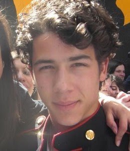 amo/respiro/venero/quero/preciso nicholas jerry jonas ♥
22.09.2011 - nick me deu a mão.