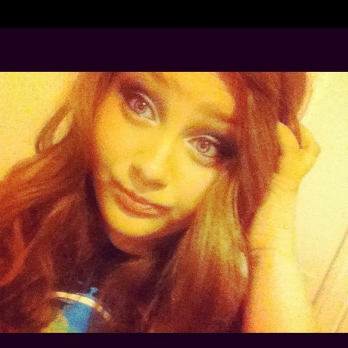 i dont care about what people say just put a smile on and keep doing me !