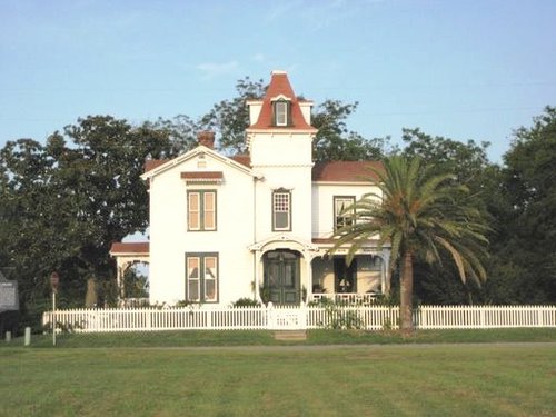 Ameliahomes's profile picture. Loving Amelia Island and Florida as a Professional Coach and Writer