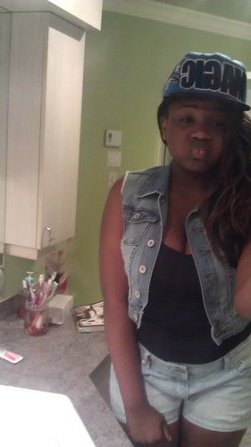 My name is Samantha. I am 13, funny, very nice, I sing And I dance (: Follw me ? Np :) #teamMindless #TeamBrezzy #TeamDiggy #TeamLatimore and more!!