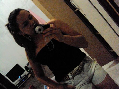 , é a marriett silva , 19 anos capricorniana , dexando tudo acontecer pra se torna especial  .
