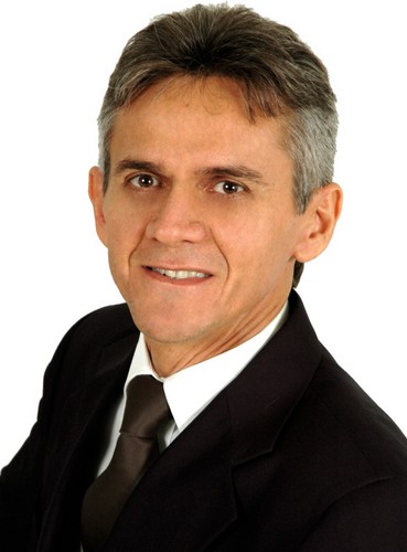 62 anos, casado c/ Liana, corretor, consultor e perito  imobiliário, pós-graduado, Professor de MBA, evangélico, viajar bons filmes e livros, temente a Deus.