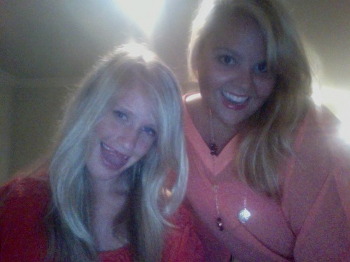 Two hot BLONDE betches on the prowl for celebz!1!1!