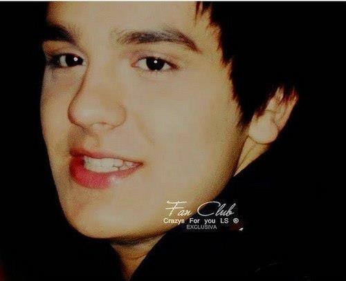 Twitter dedicadoo ao canttor @luansantana ,  pra descrever todo amor & paixãoo que sinto por ele , Amar ele sempre desistir dele Jamais , meuamormaior♥' L.S
