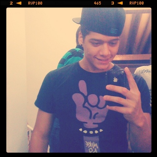 Me AME ou me ODEIE, ambos estão ao meu favor se me amar, sempre estarei em seu coração, e se me odiar, sempre estarei em sua mente.