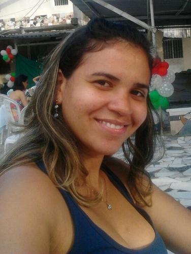 Enfermeira Pós Graduada em Urgência e Emergência. Com visão holística para o MESTRADO õ/ Abençoada por DEUS :D Gustavinho já chegou!!