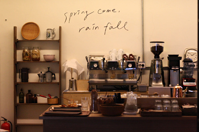 open 12:00 - close 22:00
2/6호선 합정역 2번출구로 나와서 마포만두 골목으로 들어와 그린마트 나올 때 까지 직진, 그린마트 만나면 좌회전해서 들어오다 골목이 끝나는 지점 오른편에 위치.