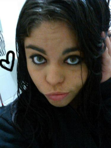 aa garotinha que cresceu;) 18 aninhos e dona do msn; luaninhaassis@hotmail.com poode add;)