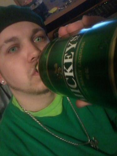 northern califiornia independent recording artist & producer. medical cannibus and pitbull activist. if im not gettin tattood m in thestudio or with my daughter
