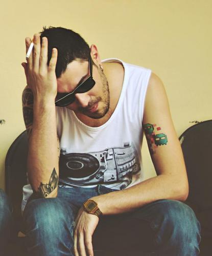 Dj-Producer
Like This Dj Page http://t.co/nDYtYnD0
http://t.co/0mFILk5I
 Soundcloud: http://t.co/hAoLzpCS