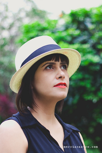 Fotógrafa mineira que adora ver brilho nos olhos. Mãe, filha, irmã, esposa... Nas horas vagas, Agente Especial do FBI.