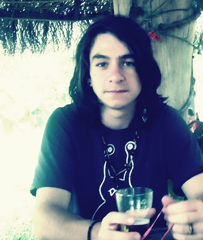 ontem eu briguei comigo mesmo. pois não tem mais ninguém, só eu e o Jimi, e ele esta doente de saudade.