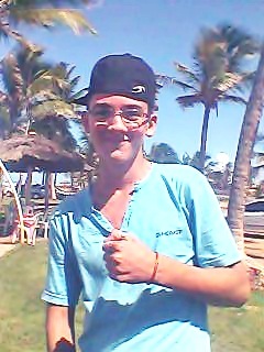 16 anos | surfista | futebol | @BONDEDASTRONDA | Ídolos: @diegothug e @LeoSchulzWOW