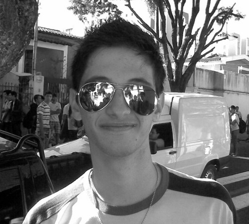 Dono de piadas horríveis,namorado da @camila_ataides, amo música e sou Guitarrista da @bandaSST