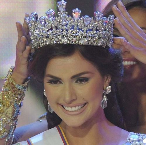 Blogueira e amante do mundo miss. Aproveitem todas as novidades deste mundo e tudo que está ligado à ele!