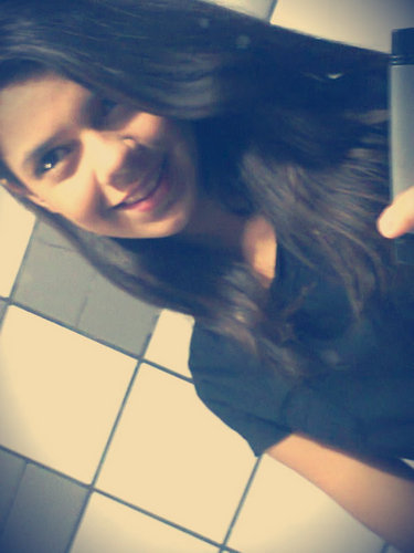 Bonita ,14 anos , Estuda demais  , Doida , Chata , Amigos, Dorittos , Coca-cola , Make up , Family que amo dms , best da  @sarah_vicente14 (: