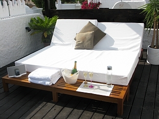 We're Issy & Adam and this is our account dedicated to all things Marbella. When not there we rent our beautiful house nr pto Banus http://t.co/3xcQWBir
