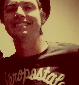 FC Para o @pelanzarestart Vocalista & Baxista da @rockrestart Desde:31.05.12 Dono:Bruno
http://t.co/1Cy6XxIIx0