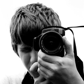 NewPhotoTwi's profile picture. المصور إنسان نادر، له أنامل سارق، وعينا قط بريء، وذاكرة جاسوس، وطموح مؤرخ، ورؤيا شاعر، ومعدات فلكي، وصبر باحث في مختبر، وجرأة فدائي *