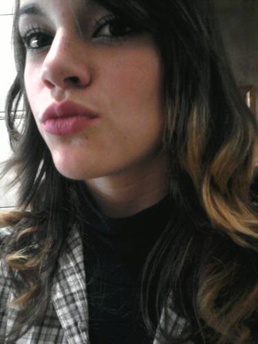 Garota como qualquer outra,tenho minhas qualidades e também meus defeitos.Sincera,brincalhona,e séria quando necessario...#sigodevolta - @JorgytoLove