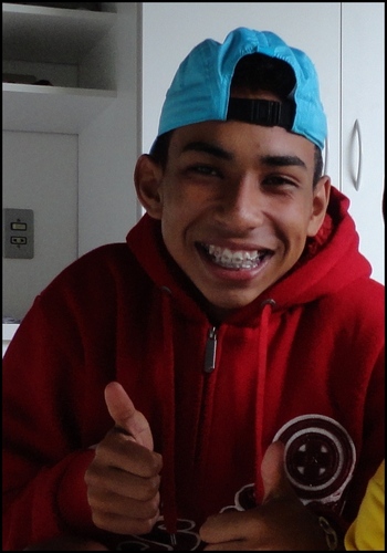 . vo levando a vida a sério sem qerer causar tumulto , dispertano a cobiça de playboy & fama de vagabundo ♪
