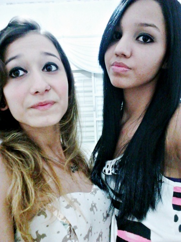 Leonina, 13 Anos, Solteira, Corintiana, Chata, Carinhosa, Boba, Irritante, #Ciumenta, Estreçada, Teimoza, Loca,Feliz. Follow-me. Msn:carolina_byanca@hotmail.com