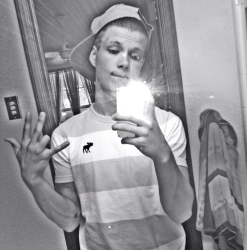 The_WhiteBoy106's profile picture. #TeamFollowBack