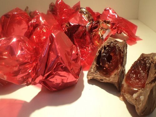 Trabalhamos com chocolate. Temos desde mini garrafas com licor a memoráveis cascatas de chocolate. Acesse o site e confira nossa linha completa de produtos.