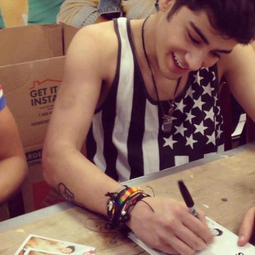 ZaynRompeOvario's profile picture. 