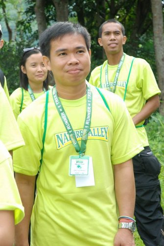 carlosar22756's profile picture. After the wrath of typhoon Yolanda, Now i'm trying save extra cents in order to rebuild our house. Thank God we're still alive.