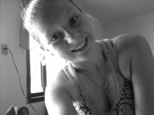 Tire Suas Próprias Conclusões *-*
E se Quizé fala mal, eu naum me importo, pq naum vivo da opiniãoo dos outros ;*
