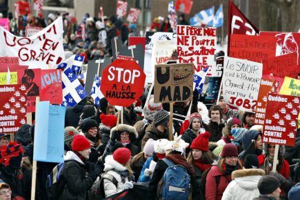 Ne laissons pas un gouvernement corrompu nous dicter ce qu'est la démocratie. Levons-nous contre l'injustice: La grève est étudiante, la lutte est populaire !