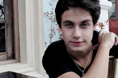 Since: 15/02/11,oficializado & seguido: 15/02/11,Dona: @jessiRocha_ .Não sei criar bio então, 2bjs ;* e eu amo o Merling lindo