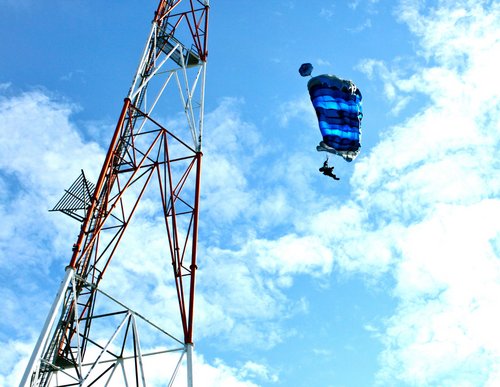A paralyzed #skydiver. w passion 4 #BASE, sailing, healthy living, having a thirst for #social_justice. An occasional #photographer & #IT scavenger