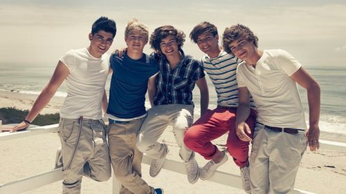 I love one direction and justin bieber :D