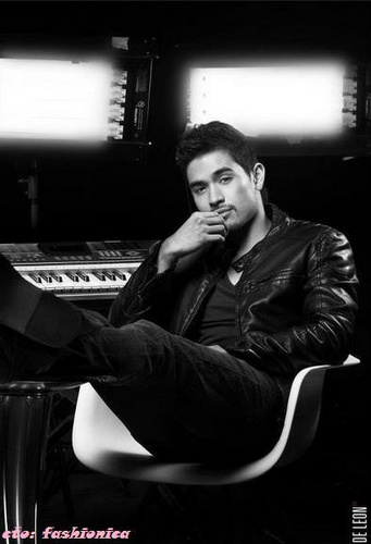 CarloRomero15's profile picture. 