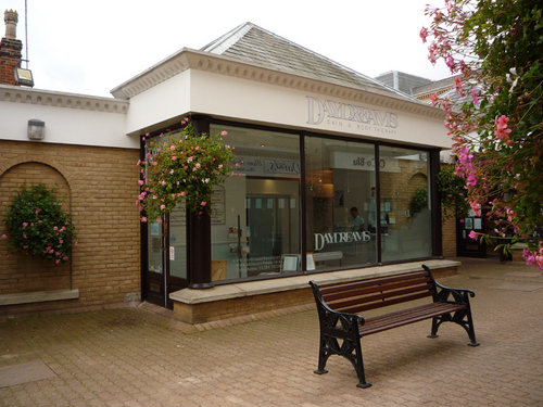 Therapist/salon owner Sara Esler of Daydreams, Bury St. Edmunds offers advanced skin care & anti ageing treatments. 01284 702045. Book appointments online now!