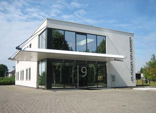Werkplekken, flexplekken, presentatieruimte in Duiven voor communicatie- en creatieprofessionals. Online, print, crossmediaal, (web)design, (web)tekst, dtp