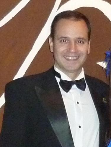 Paraguayo. Economista. Felizmente casado con Cecilia y orgulloso papá de Giuli y Luciana.