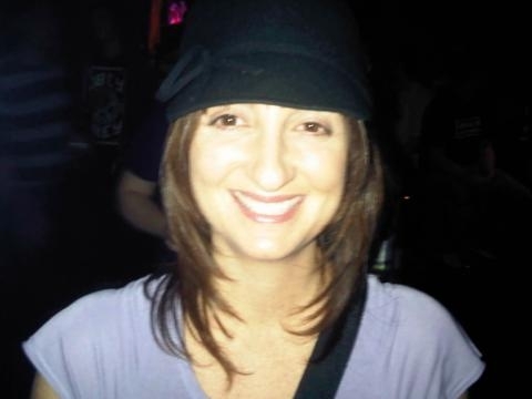 Dance n Music fanatic, Love trendy Fashion as long as its comfy...confident and independent
